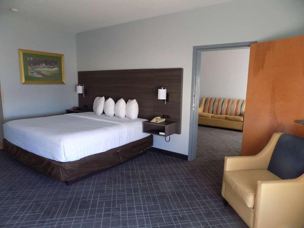 Baymont By Wyndham Augusta Riverwatch Room photo